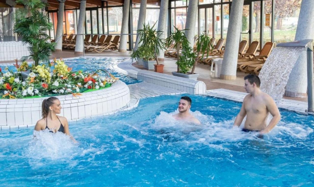 Deluxe Thermal Resort Pápa Εξωτερικό φωτογραφία